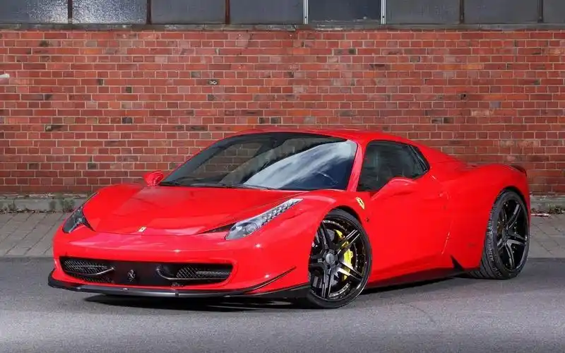 红色法拉利跑车