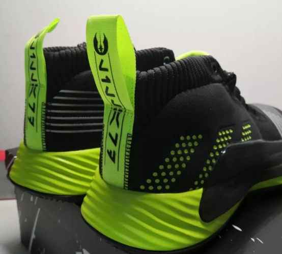 灵感来自星球大战正传主角卢克·天行者和他惯用的绿色光剑