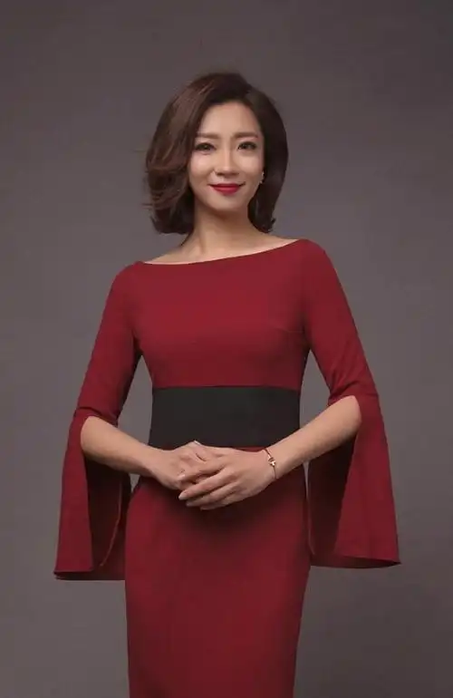 融奋进之声聚时代强音电视主播同祝天津海河传媒中心三周年快乐