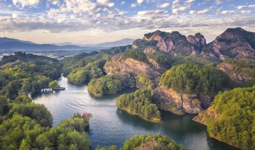 周末趣游丨在价值连城的冠豸山水中领略耕读为本的客家精神