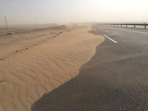 争分夺秒清沙阻 全力以赴保畅通