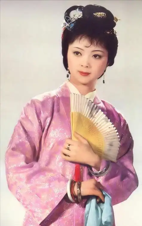 难怪王扶林导演非要把她"化丑",当年的她,漂亮到欧阳奋强"不敢看"