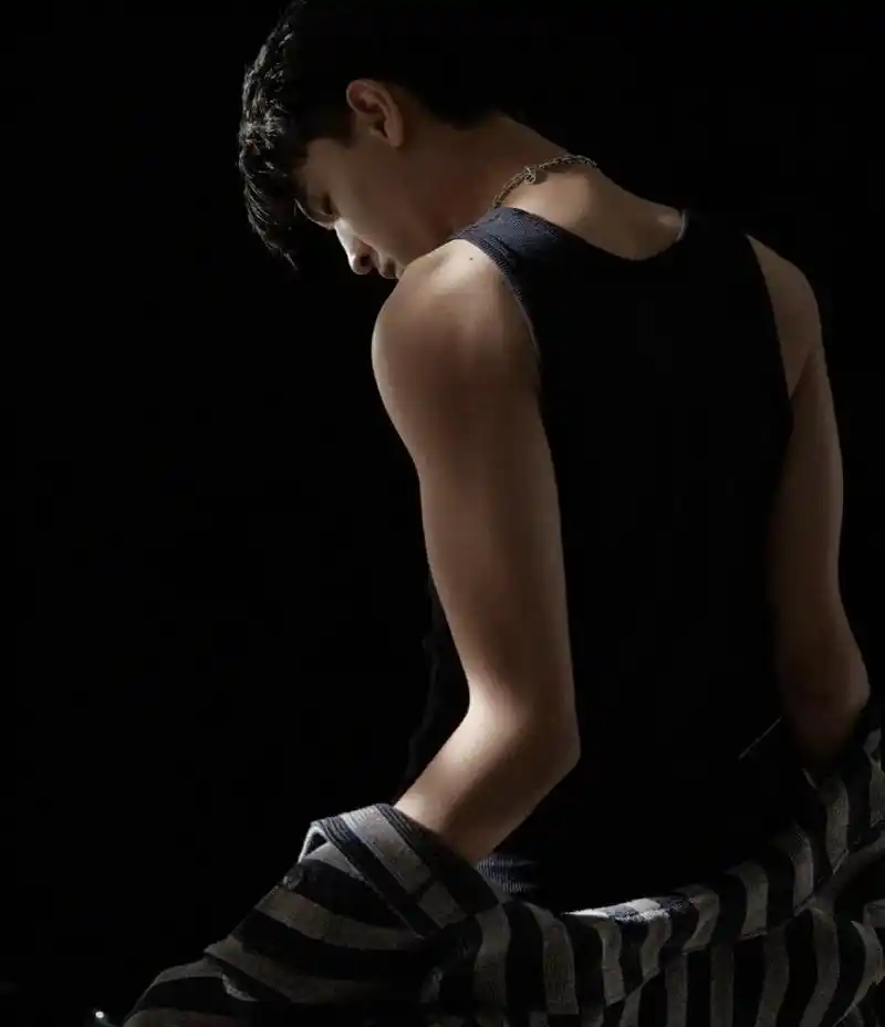 拥有了这种身材 什么时候来完成腹肌开瓶盖啊#秦霄贤 @dou - 抖音