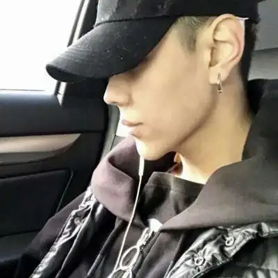 戴帽子的男生超帅气头像