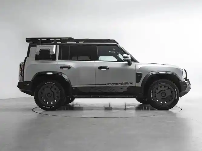 22万起买官方改装越野车,可合法上路,配四驱带锁,这才叫拉风