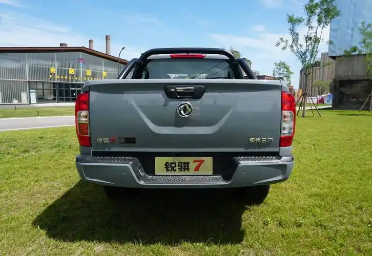 郑州日产锐骐7灰橙撞色运动版皮卡