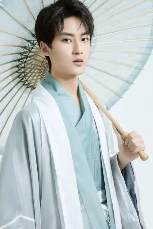 刚走红就甩掉角色滤镜,这位弟弟又被骂了,是在自我防爆吗?