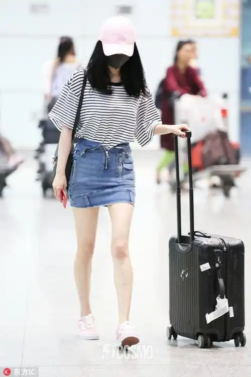 t恤短裙成为街拍女神杨幂的夏日最爱