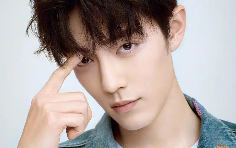 新晋八月男友肖战,高清壁纸图片,大陆明星-回车桌面