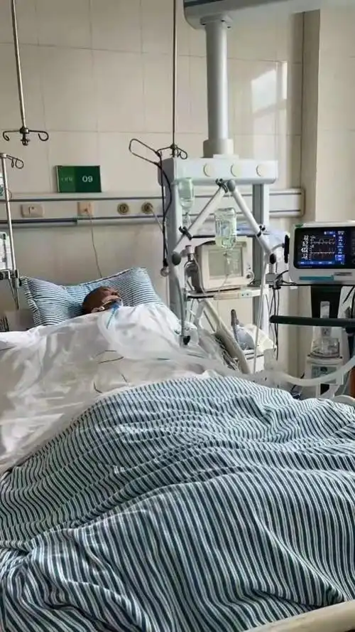 医院诊断认为,圣融法师必须要尽早接受肝脏移植手术,手术前期医疗费用