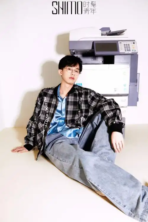 何运晨疯狂律所大片##何运晨职场酷飒大片#追风赶