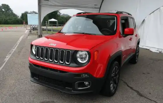 吉普萌萌侠深得女性车主喜爱,定位小型suv车身迷你可爱_搜狐汽车_搜狐