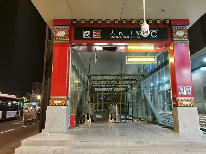 大南门地铁站口,年底投运,外围建设已基本告竣