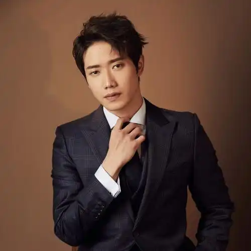 详细资料>李嘉铭介绍赵烨磊李嘉铭饰勇者无惧赵烨磊1.