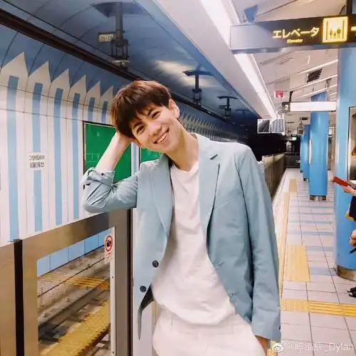 关注森屿初夏的你2019-9-24 22:50来自陈泓辰超话陈泓辰超话喜痪屯