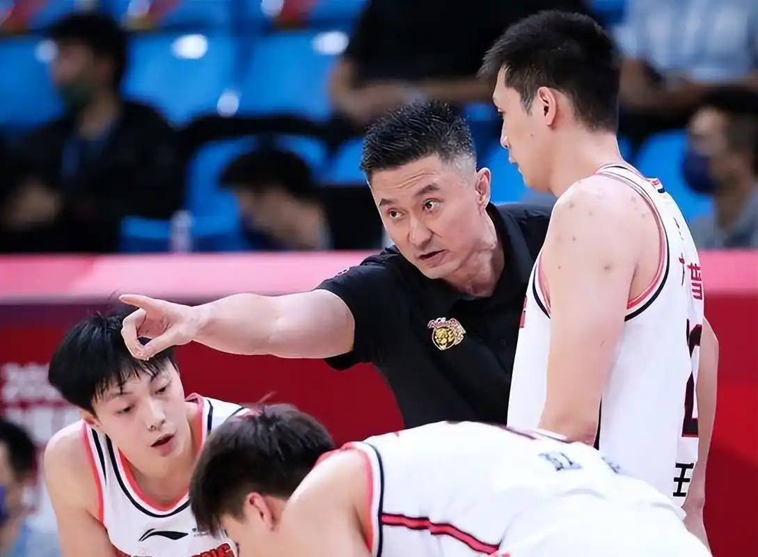 广东篮球队队员简介(宏远12人名单出炉!