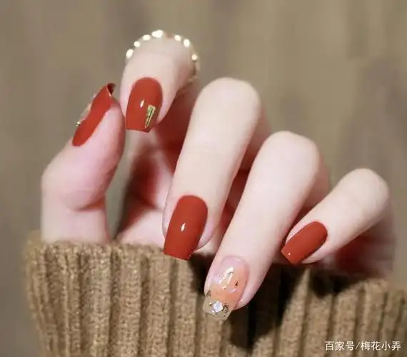 显白简约美甲图片