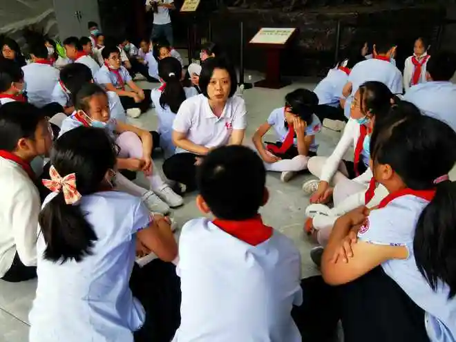 原创桂林市七星区卓然小学探索党史研学实践新模式主题队会开到红军