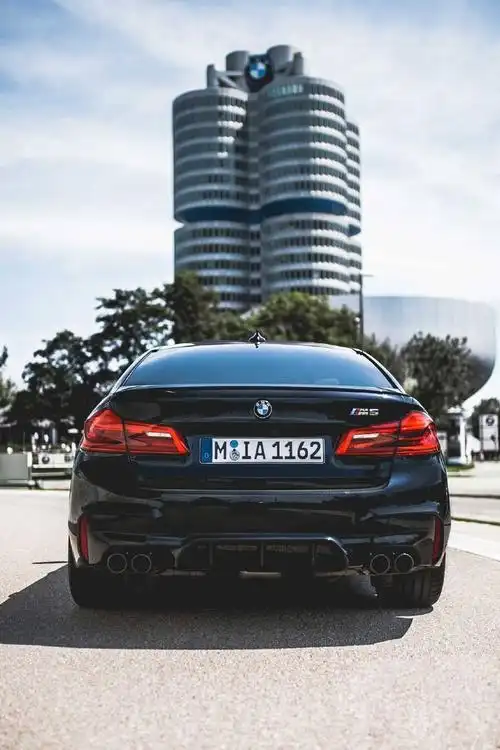 黑色宝马m5太帅