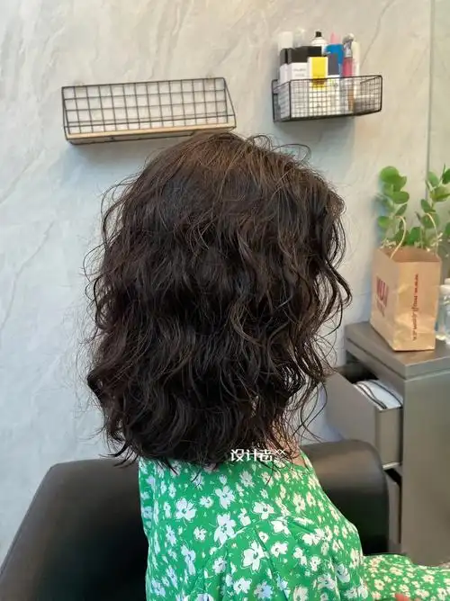 锁骨发烫发法式羊毛卷