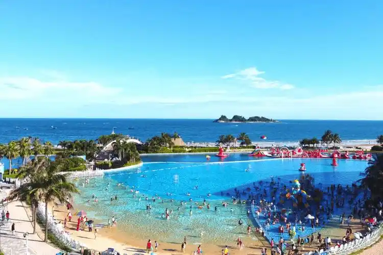 赠送价值188元5万㎡水晶湖亲海泳池水上乐园!268元抢敏捷43栋海景房