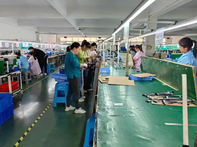 急招临时工女8名!电子厂!年龄45岁以下!每小时12元!上班 - 抖音