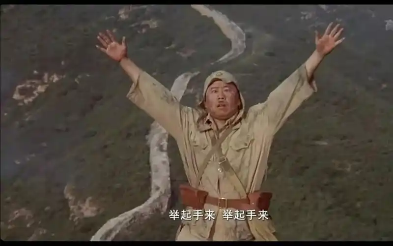 wtf!白人女子家中洗澡,特警从天而降抓人 原因让人抓狂!