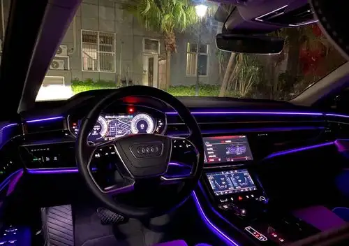 奥迪a8内饰氛围灯还是蛮有气氛的哈