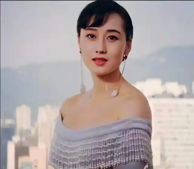 李思李苔蜜:是李连杰之女也是留守儿童,父爱于我们为何不是港湾