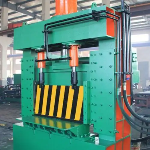 江阴市联拓重工龙门式废钢剪切机q15315t