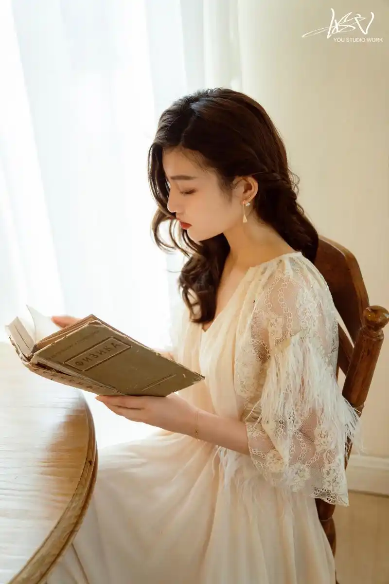 唯美私房照——气质女人午后的休闲时光