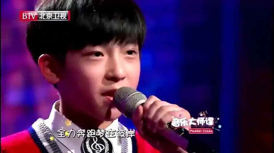 音乐大师课:帅气少年张俊一登场,演唱羽泉《奔跑》,嗨翻全场!