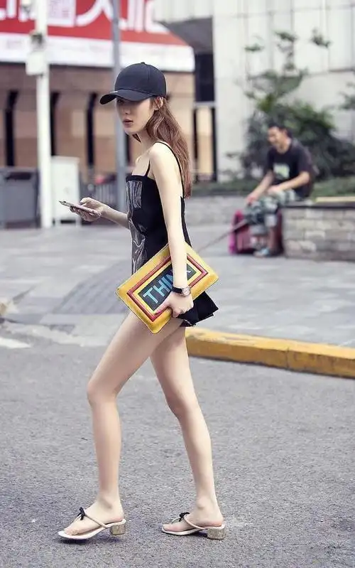 女孩身材扁平是缺陷这样搭配才好看