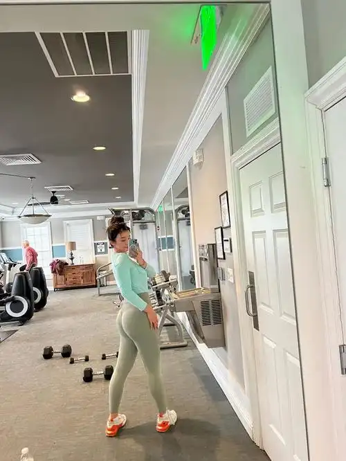 拳击,张曼源的身材也是非常了得,coral"烤肉姐"陆垠箐,是espn前方记者