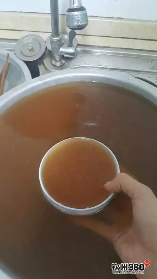 网友曝黄屋屯自来水时常变成黄泥水相关负责人表示自来水变黄是由于