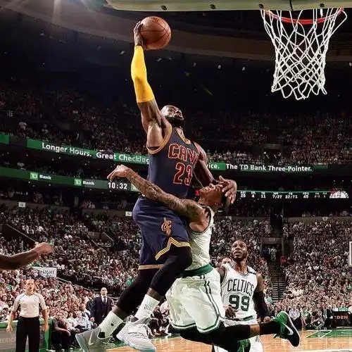 詹姆斯的扣篮瞬间,太帅了吧!