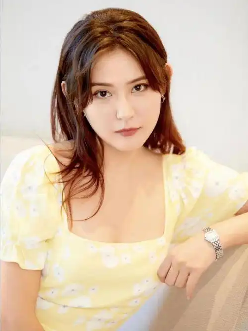 热依扎,1986年7月15日出生于北京市,中国内地女演员,模特,毕业于北京