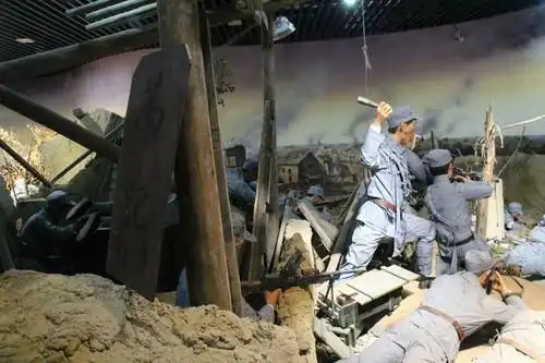 在新四军黄桥战役纪念馆的相册里,珍藏着一张焕发着青春激情的老照片