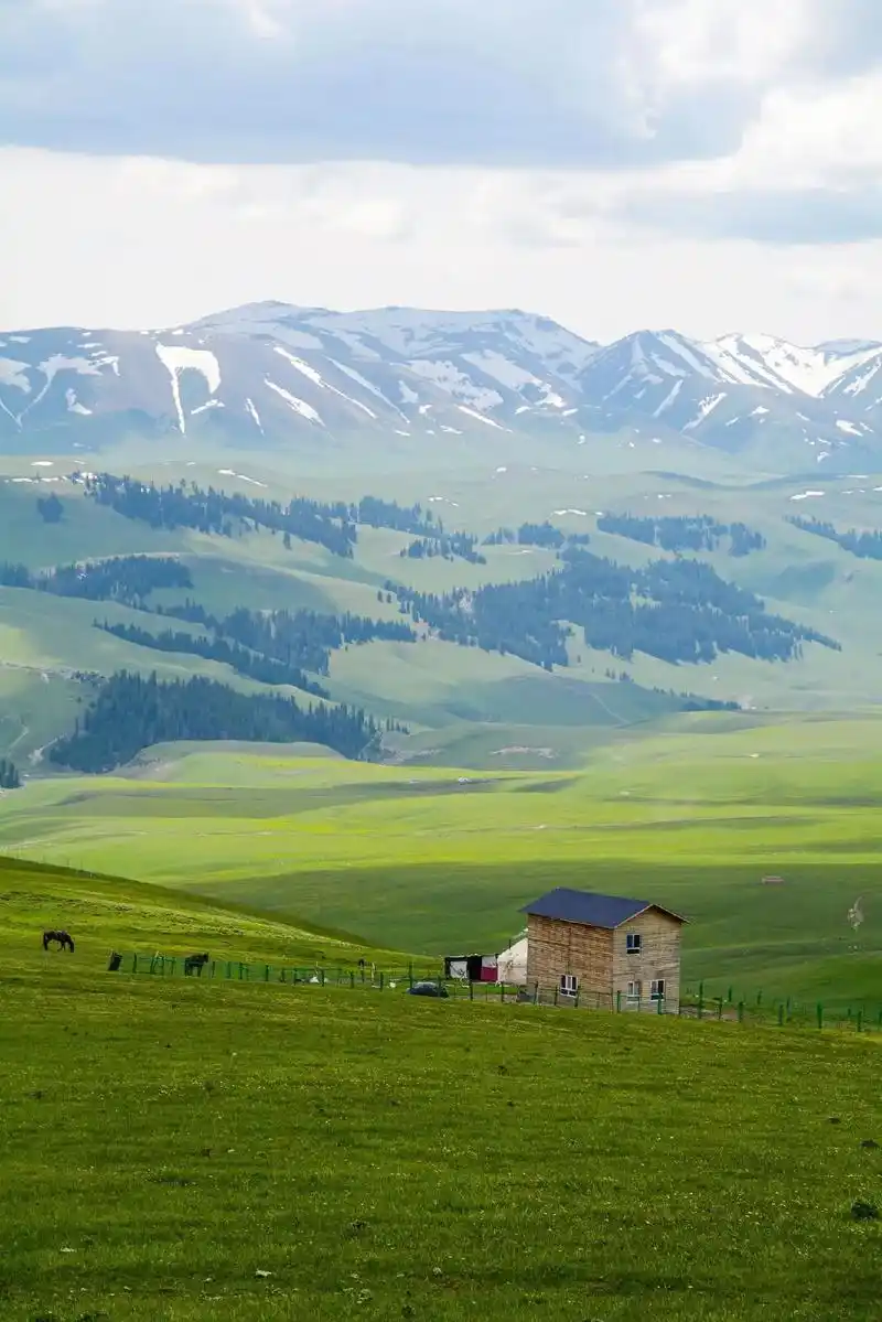 喀拉峻—雪山下的野奢体验.