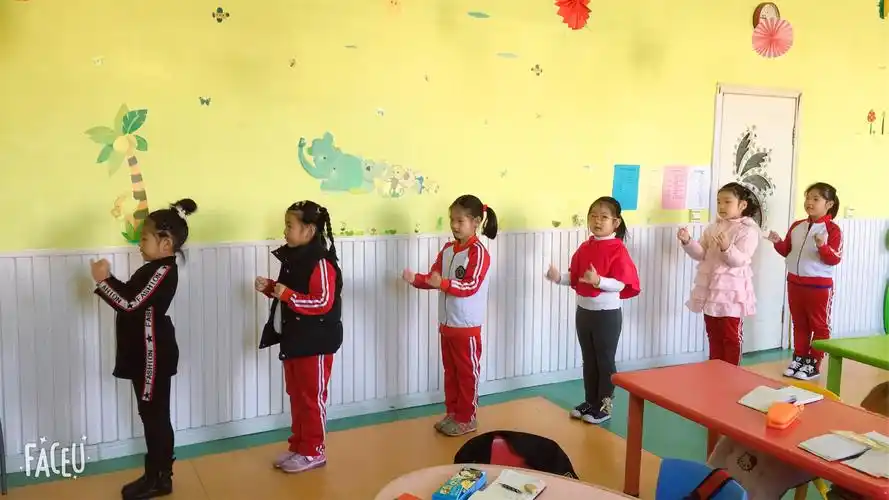 拍拍操:头头拍拍,肩肩拍拍,头拍肩拍,头肩拍拍.