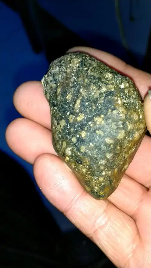 罕见的角砾陨(长石角砾 无磁性)