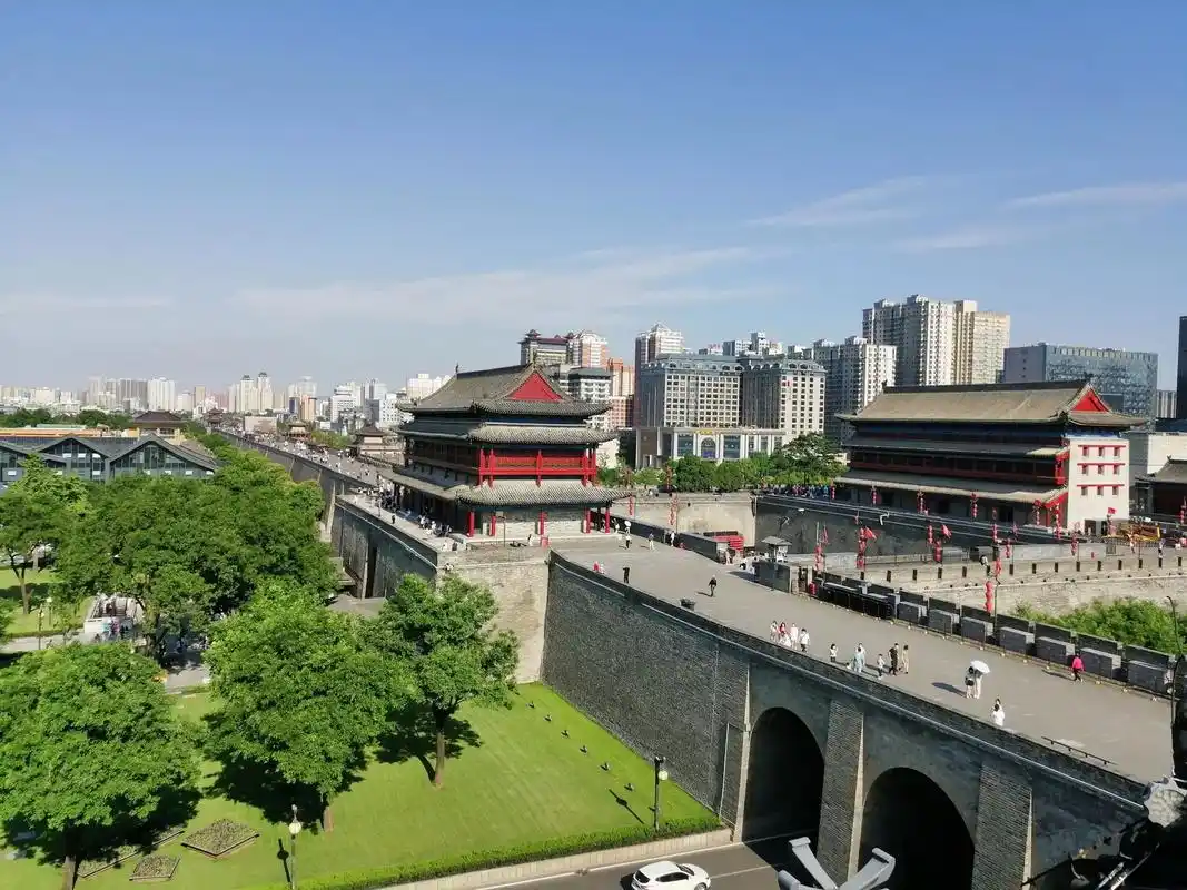 西安城墙.{西安城墙又称西安明城墙,是中国现存规模最大,保存 - 抖音