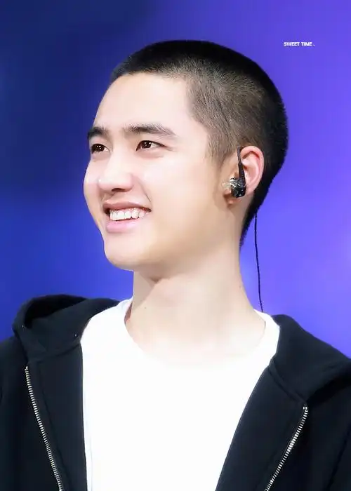 都暻秀严肃可爱