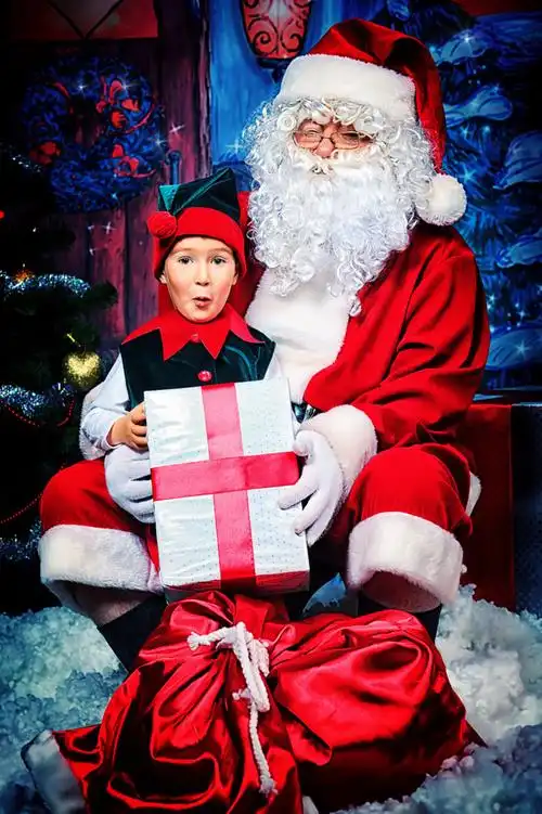 圣诞老人送礼品图片