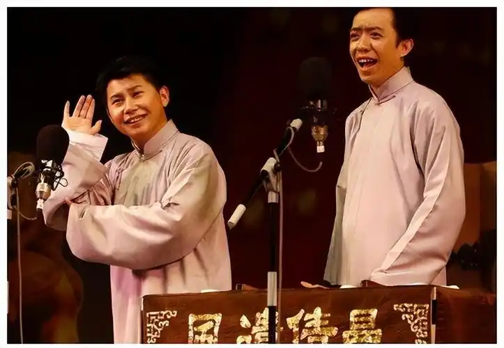 曾经有网友说,郭德纲能跟于谦那么好,于谦还甘心收了郭麒麟当徒弟,是