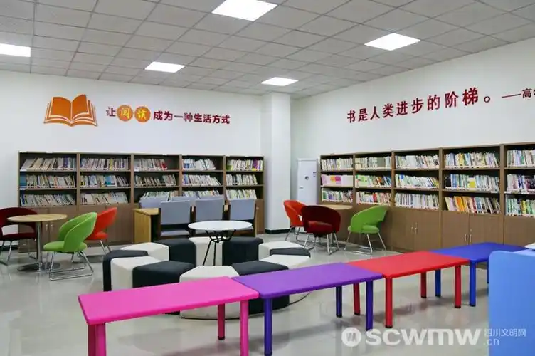 临江社区配置了阅读室,文化活动室,志愿服务站等功能室,方便群众开展