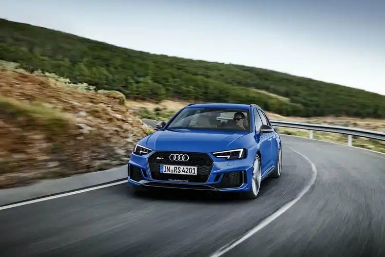 全新audi rs 4 avant 震撼登场