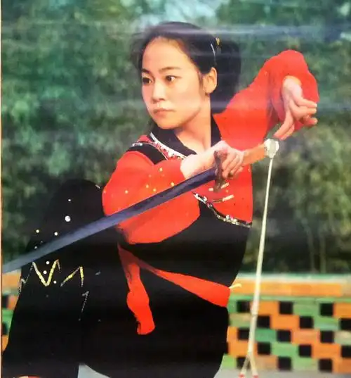 回顾:红极一时的功夫女星现状,有人曾锒铛入狱,有人成亿万富豪