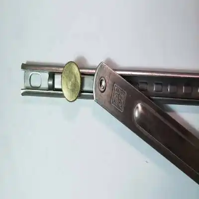 窗户五金件丝吉利娅对开门插销多少钱