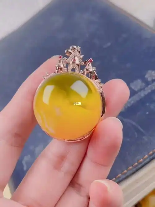 一眼心动的蜜蜡镶嵌吊坠